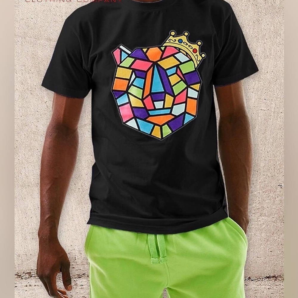Bleecker & Mercer Graphic Tee With An Embroidered Panther Cat With a Gem Crown.